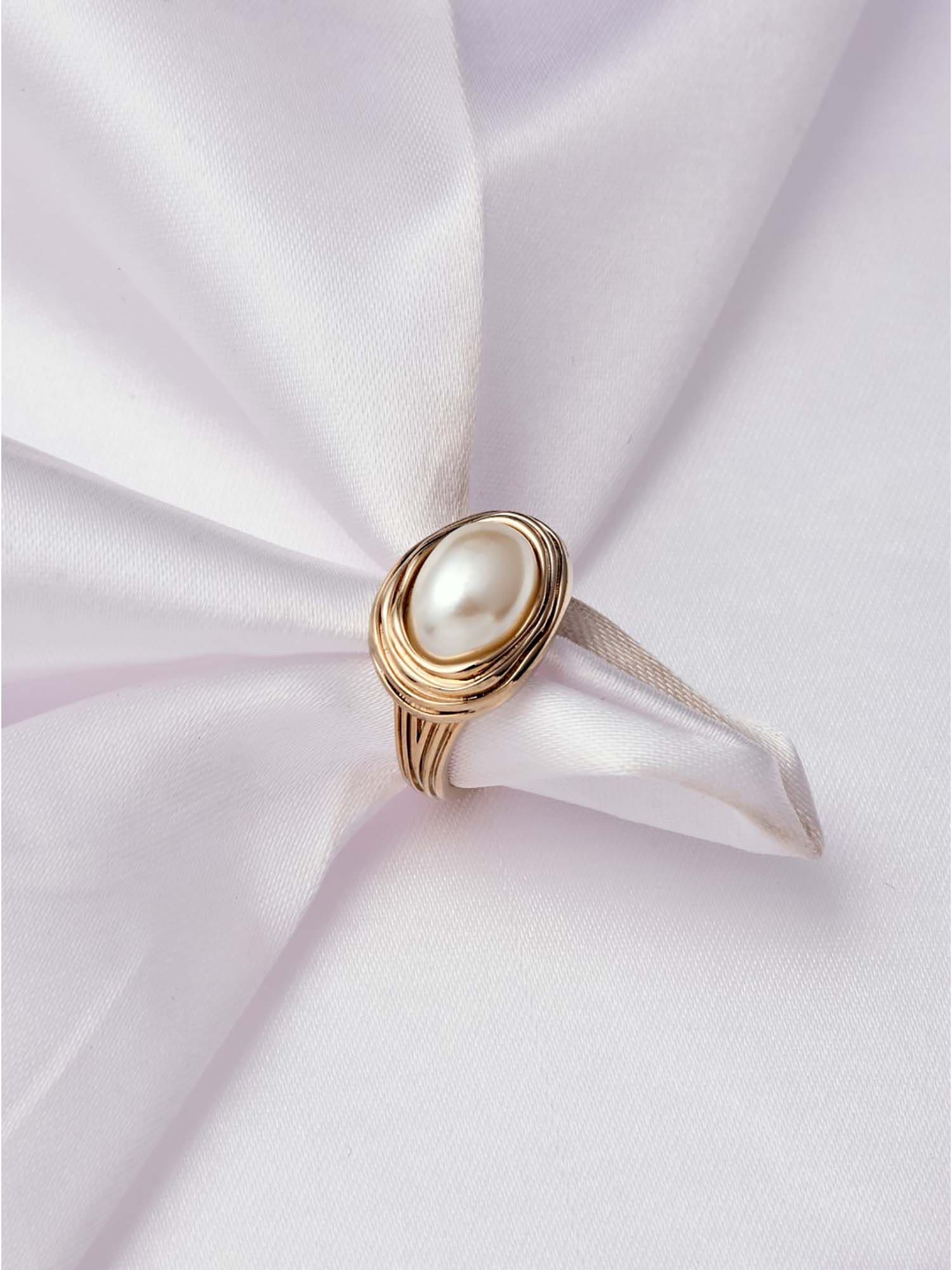 Elegant Gold Pearl Ring